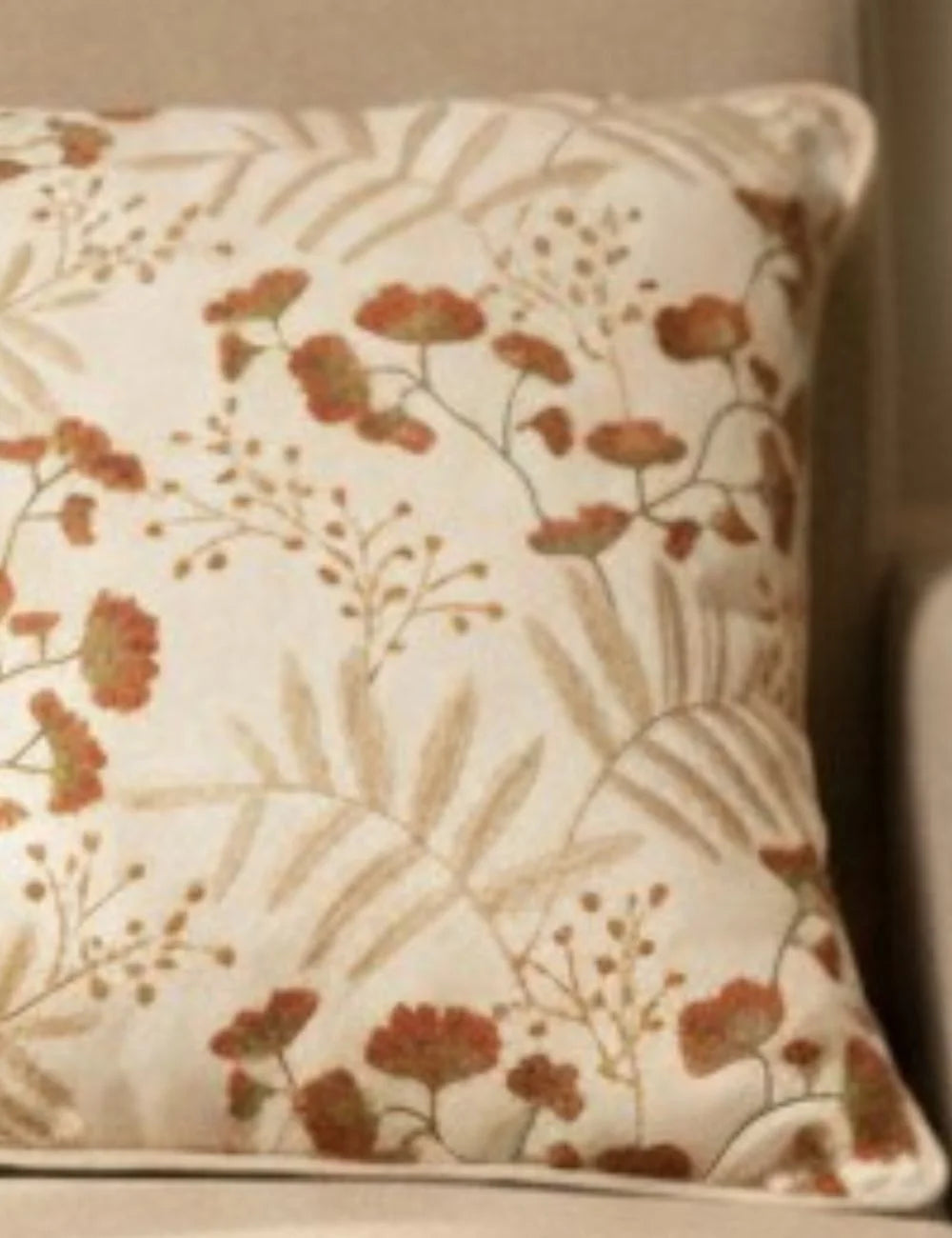 Meadow Blossom – Premium Cushion Cover